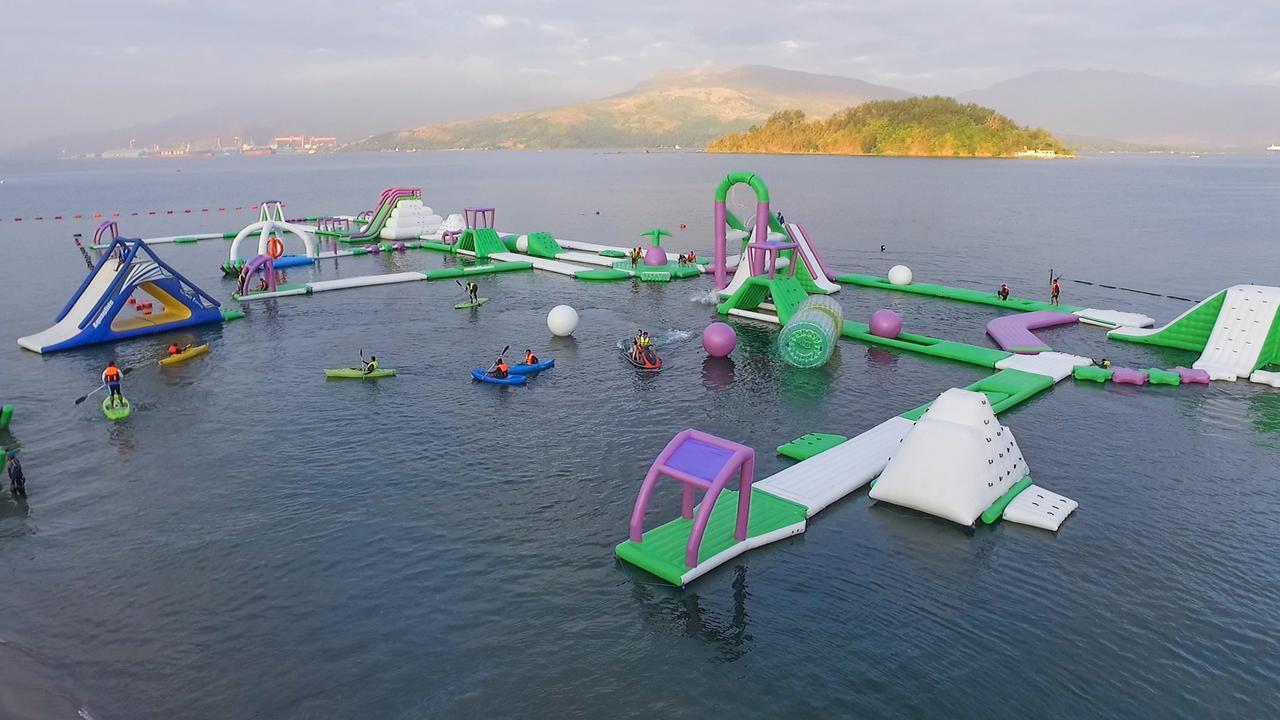 Whiterock Beach Hotel And Waterpark Subic Bay Exterior photo