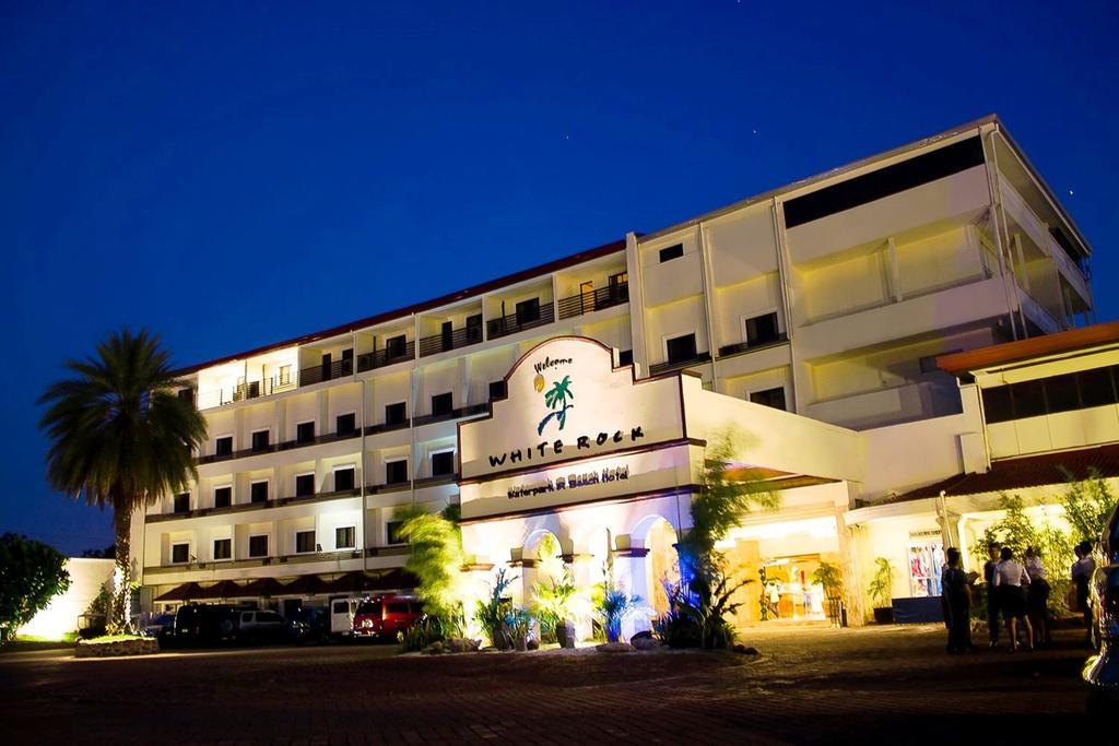 Whiterock Beach Hotel And Waterpark Subic Bay Exterior photo